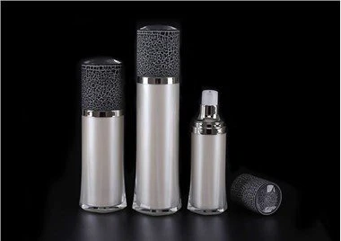 Tyhjä ilmaton pumppupullo