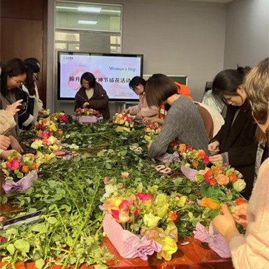 Jinsheng järjesti kukka -järjestelytapahtuman 8. maaliskuuta naistenpäivänä